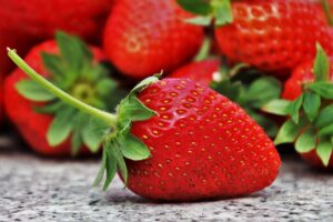 strawberries, fruit, season-3359755.jpg